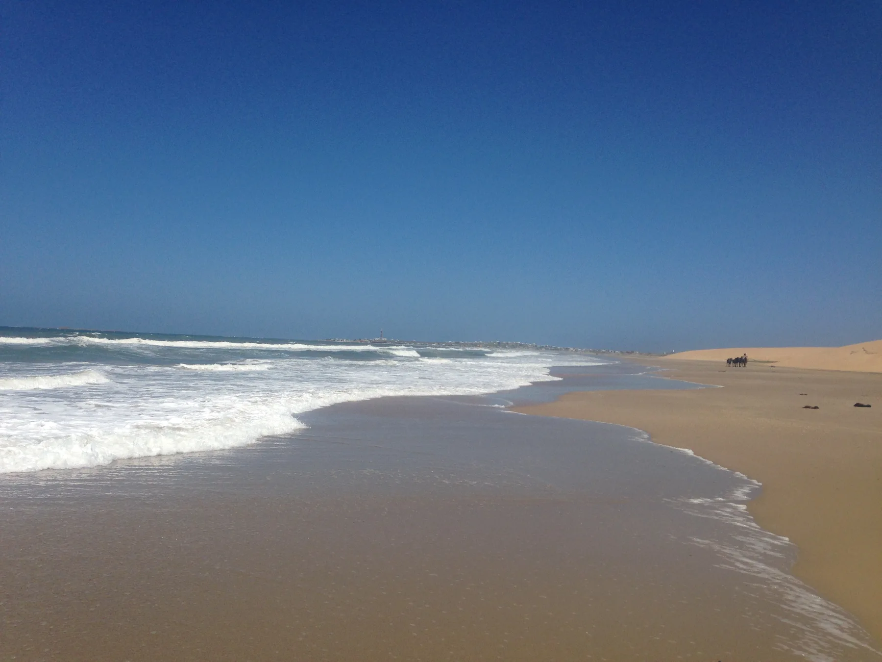 Playa desierta en el recorrido a pie entre Valizas y Cabo Polonio, en Rocha, Uruguay