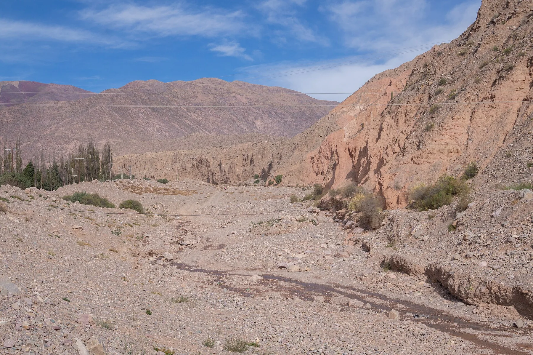 Paisaje de cerros multicolores en Tilcara, Quebrada de Humahuaca, Jujuy, Argentina