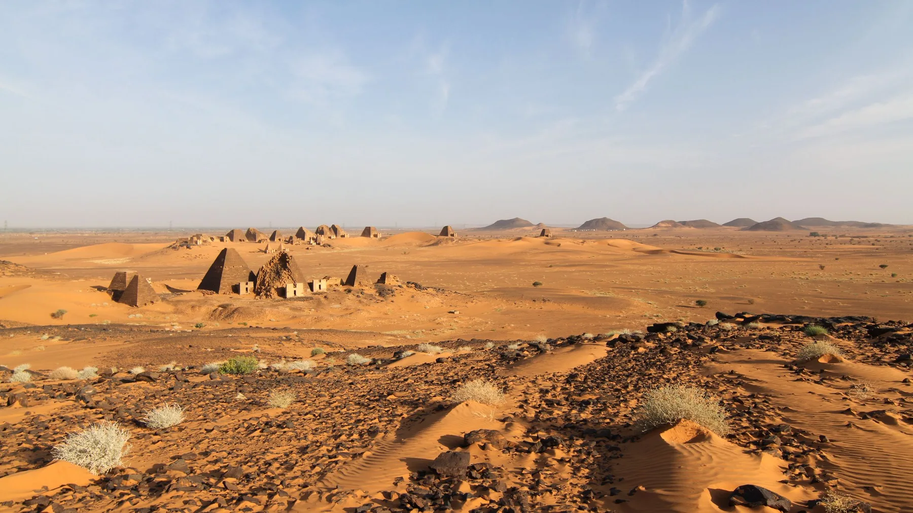Pirámides antiguas de Meroe en el desierto de Sudán