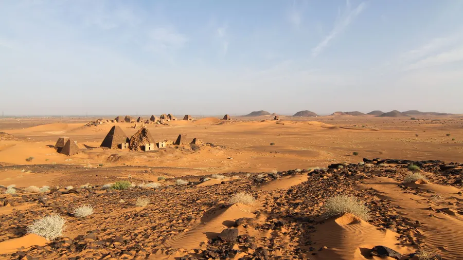 Pirámides antiguas de Meroe en el desierto de Sudán