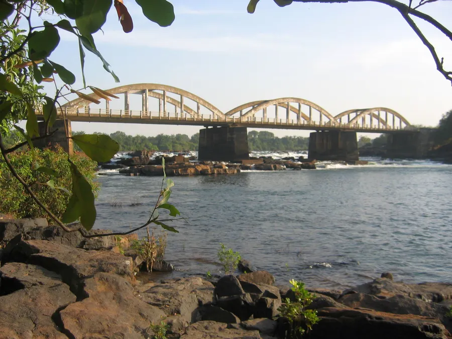 Puente sobre el río Corubal, vía clave que conecta el norte y el sur de Guinea-Bisáu