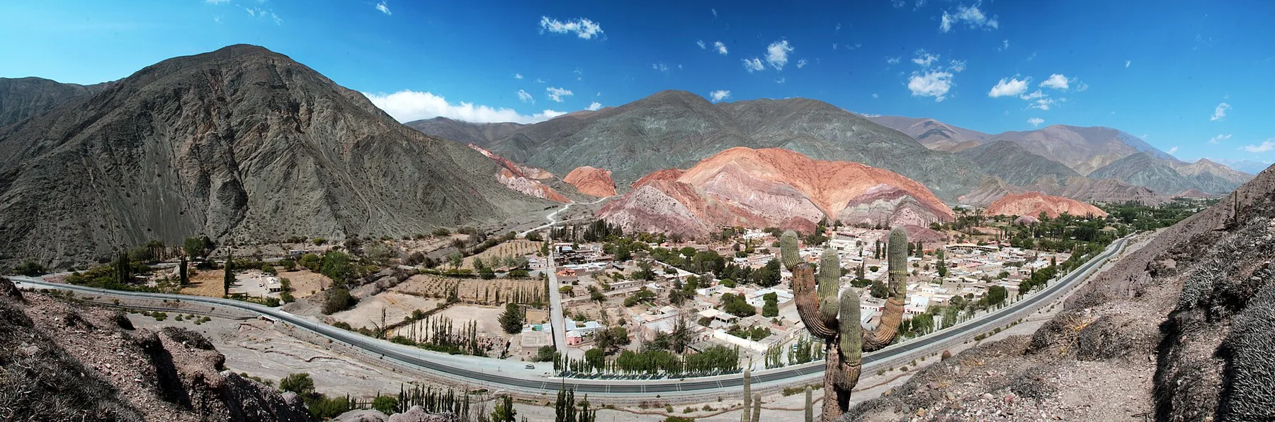 Panoramica sacada en Purmamarca-Jujuy-Argentina desde el mirador del Moradito