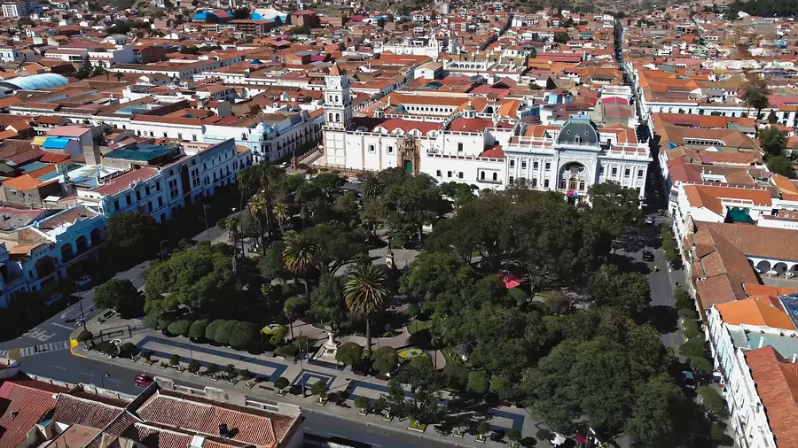 Vista aérea de la Plaza 25 de Mayo y el centro histórico de Sucre