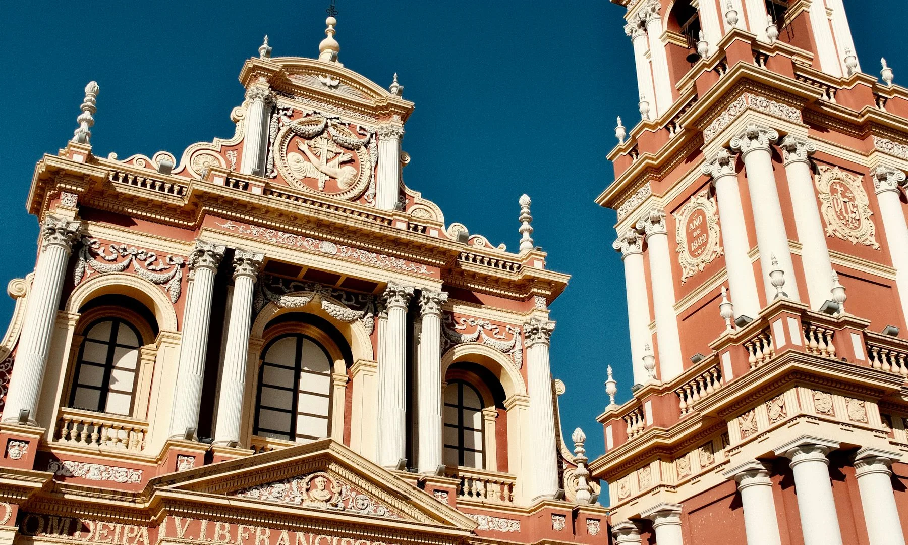 Basílica San Francisco en el centro histórico de Salta, Argentina