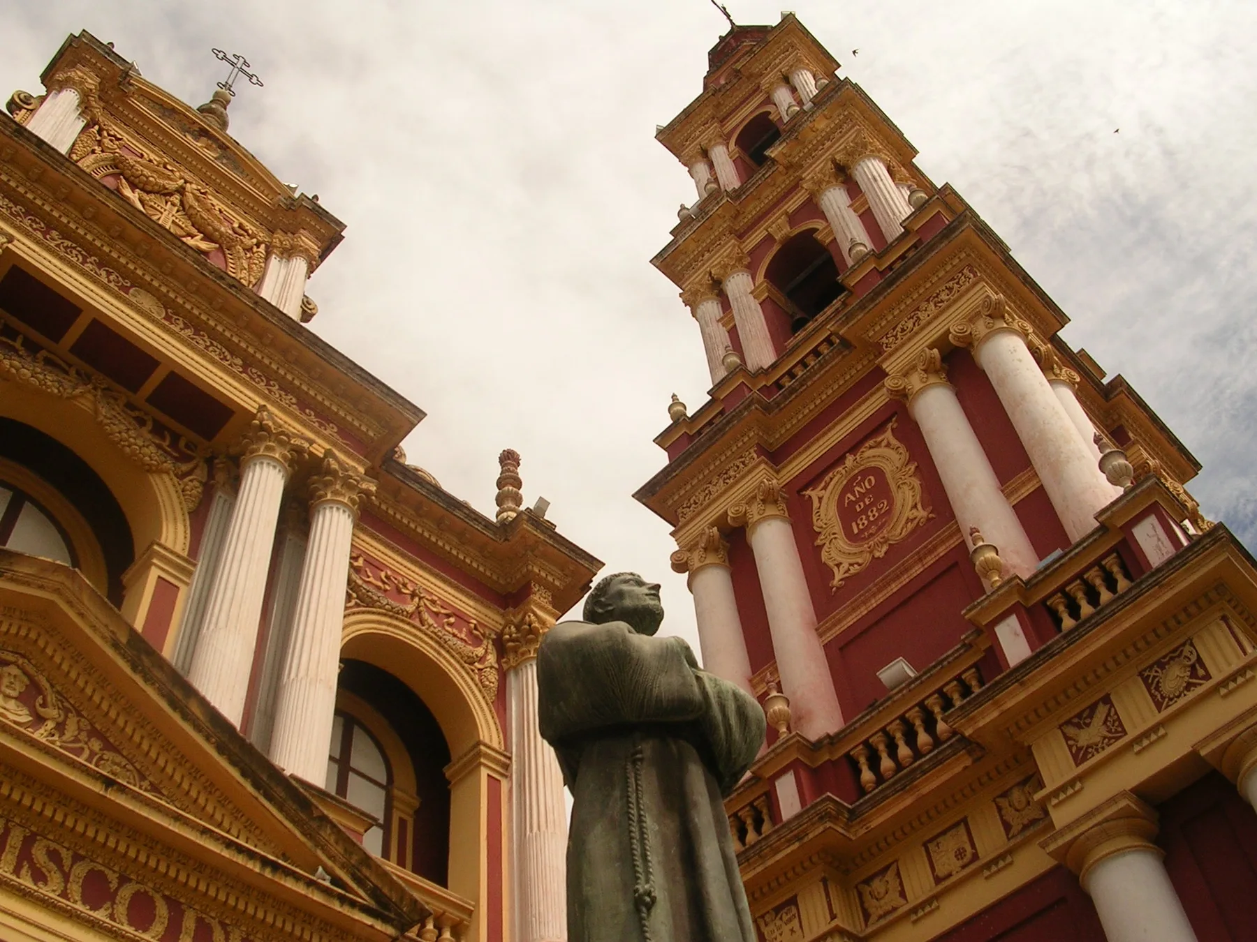 Iglesia San Francisco en el centro histórico de Salta, Argentina