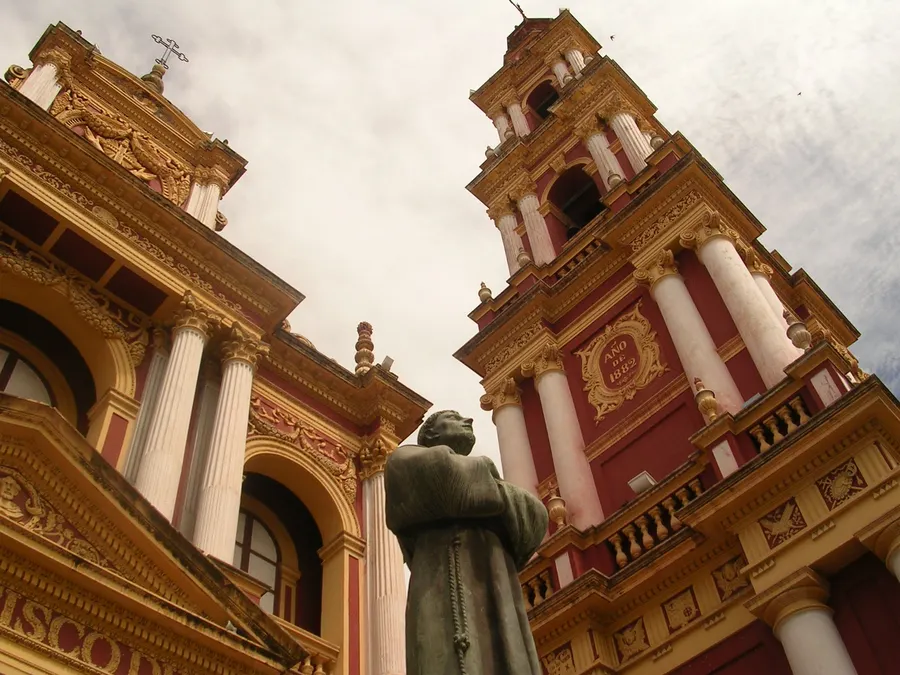 Iglesia San Francisco en el centro histórico de Salta, Argentina