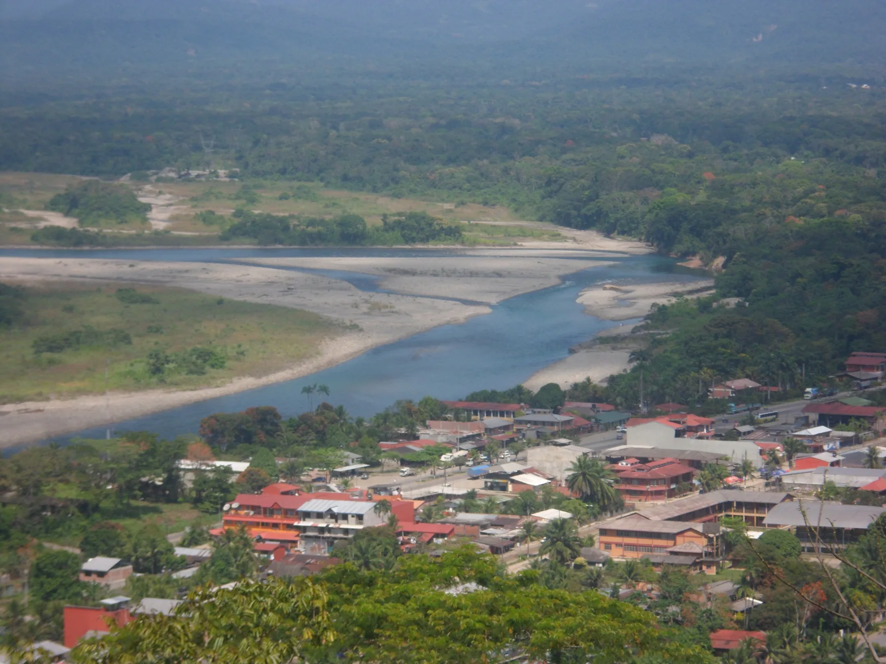 vista panoramica del bello paisaje de villa tunari (chapare)