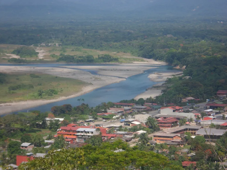 vista panoramica del bello paisaje de villa tunari (chapare)