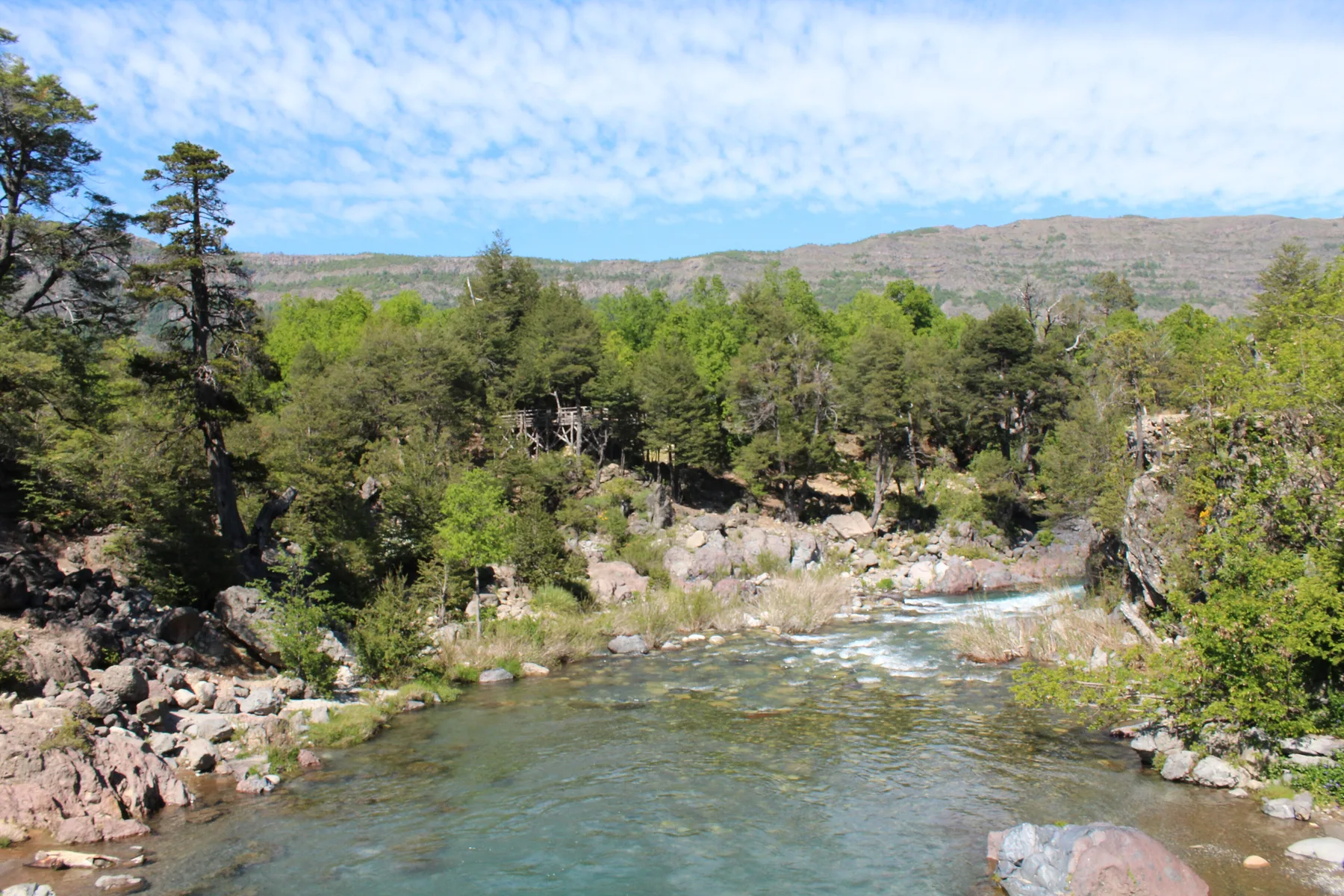 Piscinas naturales y cascadas en la hoya del río Claro, Parque Nacional Radal Siete Tazas, Región del Maule