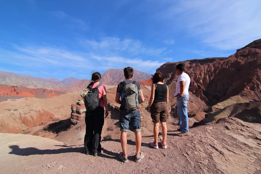 Quebrada de las Conchas, en Salta, cerca de Cafayate, con cerros rojizos