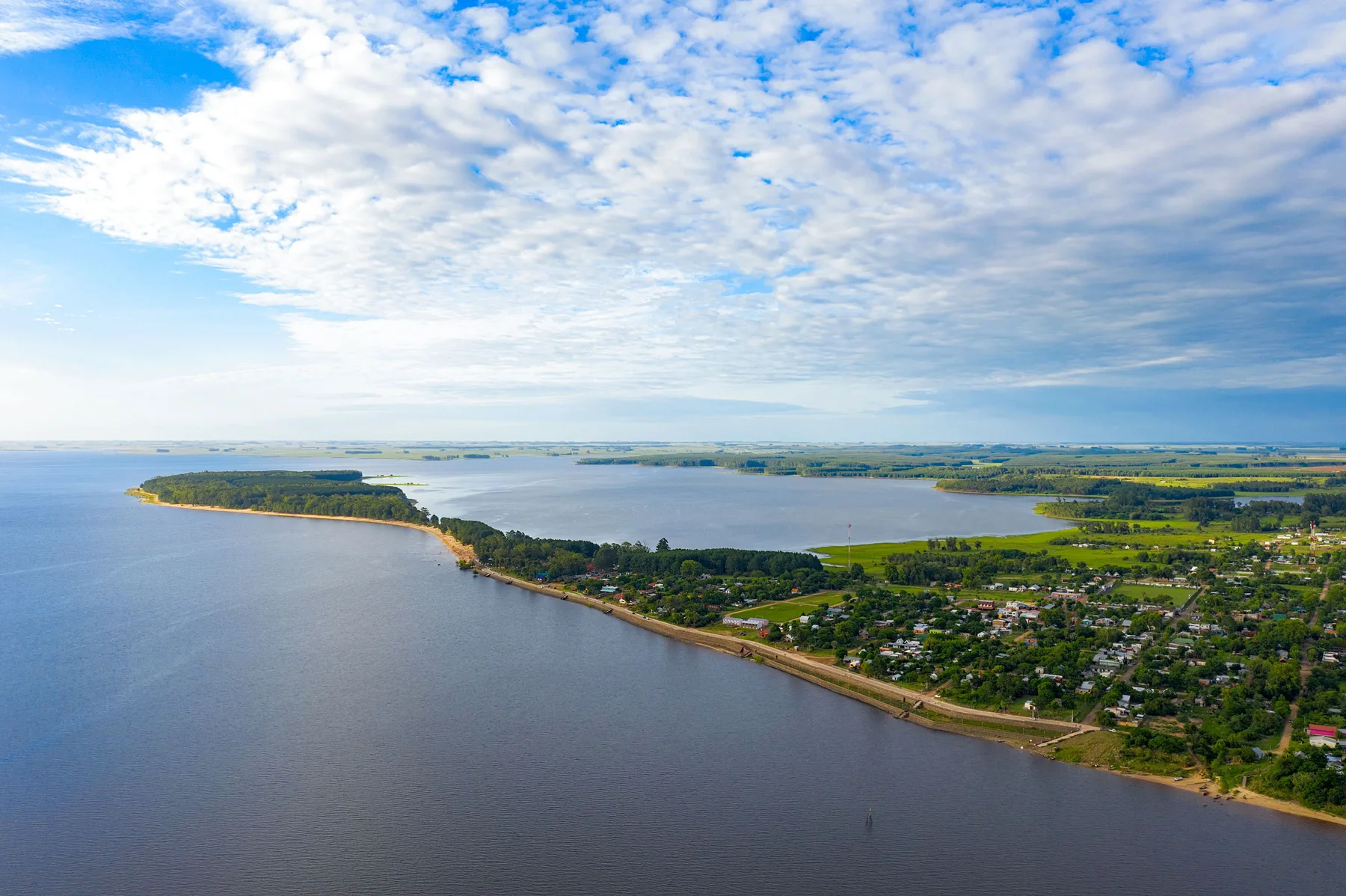Vista panorámica de San Gregorio de Polanco, Tacuarembó, sobre el río Negro