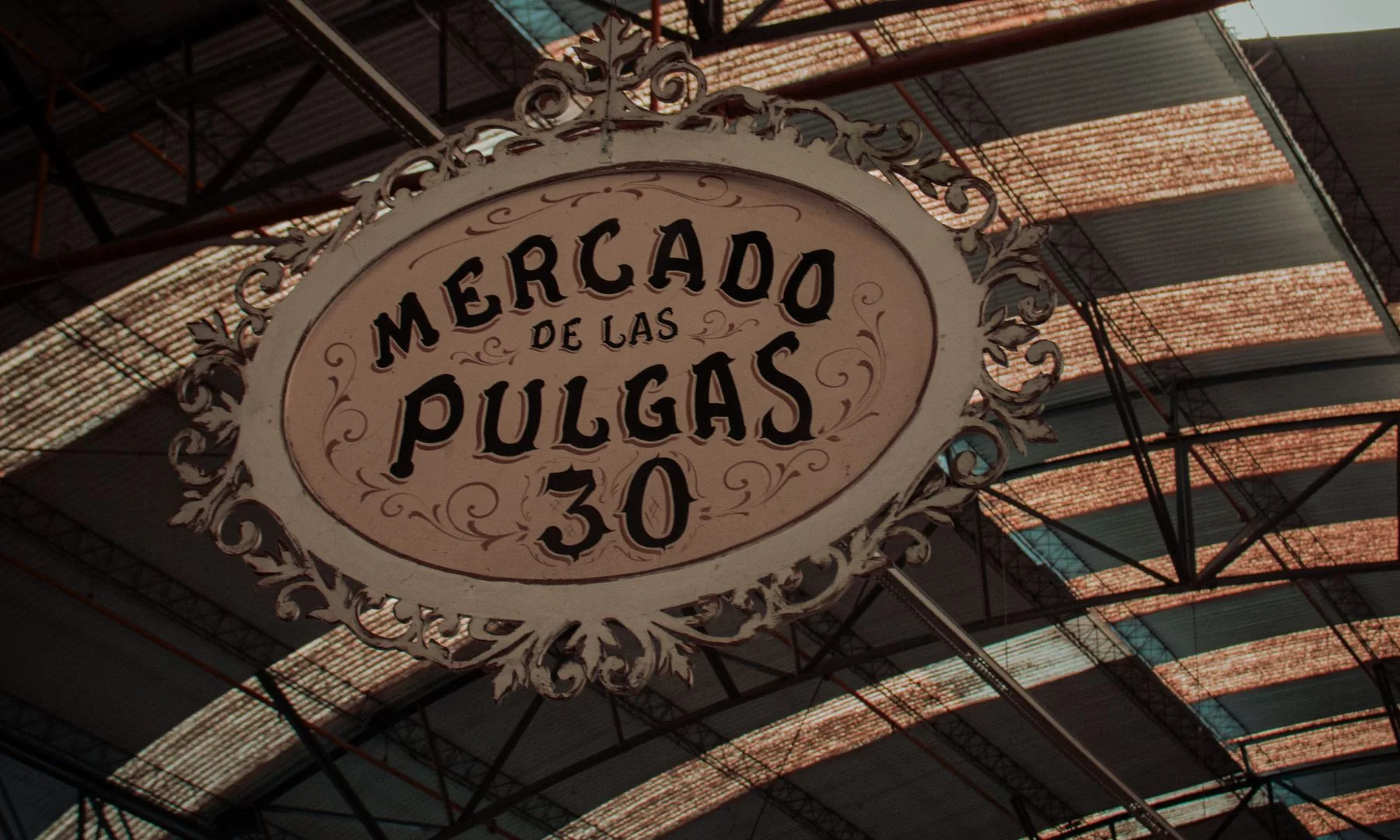 Vintage Mercado de las Pulgas sign in Buenos Aires market setting.