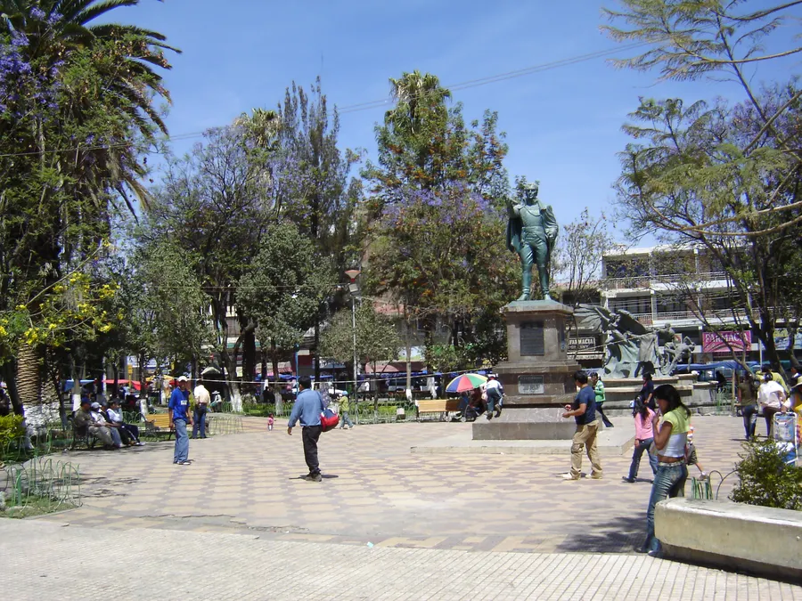 Vista de la Plaza Bolivar, al centro con el monumento al Libertador Simon Bolivar
