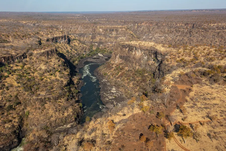 Vista aérea del río Zambeze en la frontera entre Zambia y Zimbabue