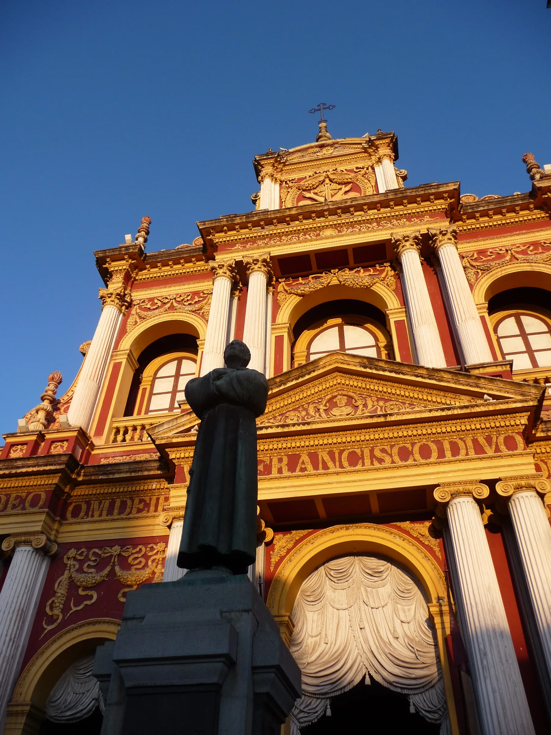 Iglesia San Francisco en el centro histórico de Salta, Argentina