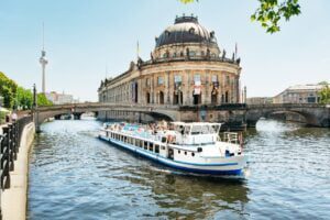 Berlín: tour de 1 hora en barco con asiento garantizado