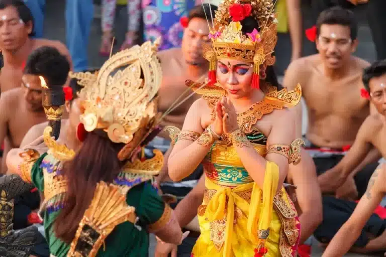 Espectáculo Danza Fuego en Uluwatu: Experiencia en Bali